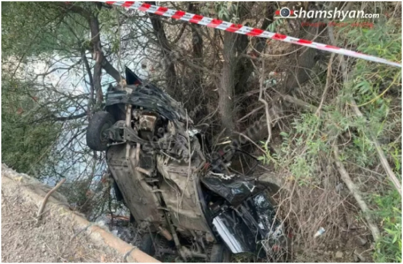 Կապան-Մեղրի ավտոճանապարհին բախվել են «ՎԱԶ 2121»-ը ու «ՎԱԶ 2107»-ը․ վերջինը գլխիվայր հայտնվել է ձորակում․ կա 5 վիրшվոր